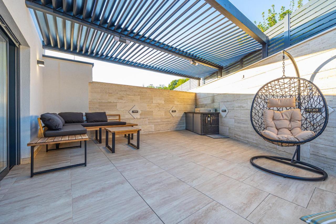 Villa Marassi With Heated Pool, Hot Tub And Sauna Crikvenica Bagian luar foto